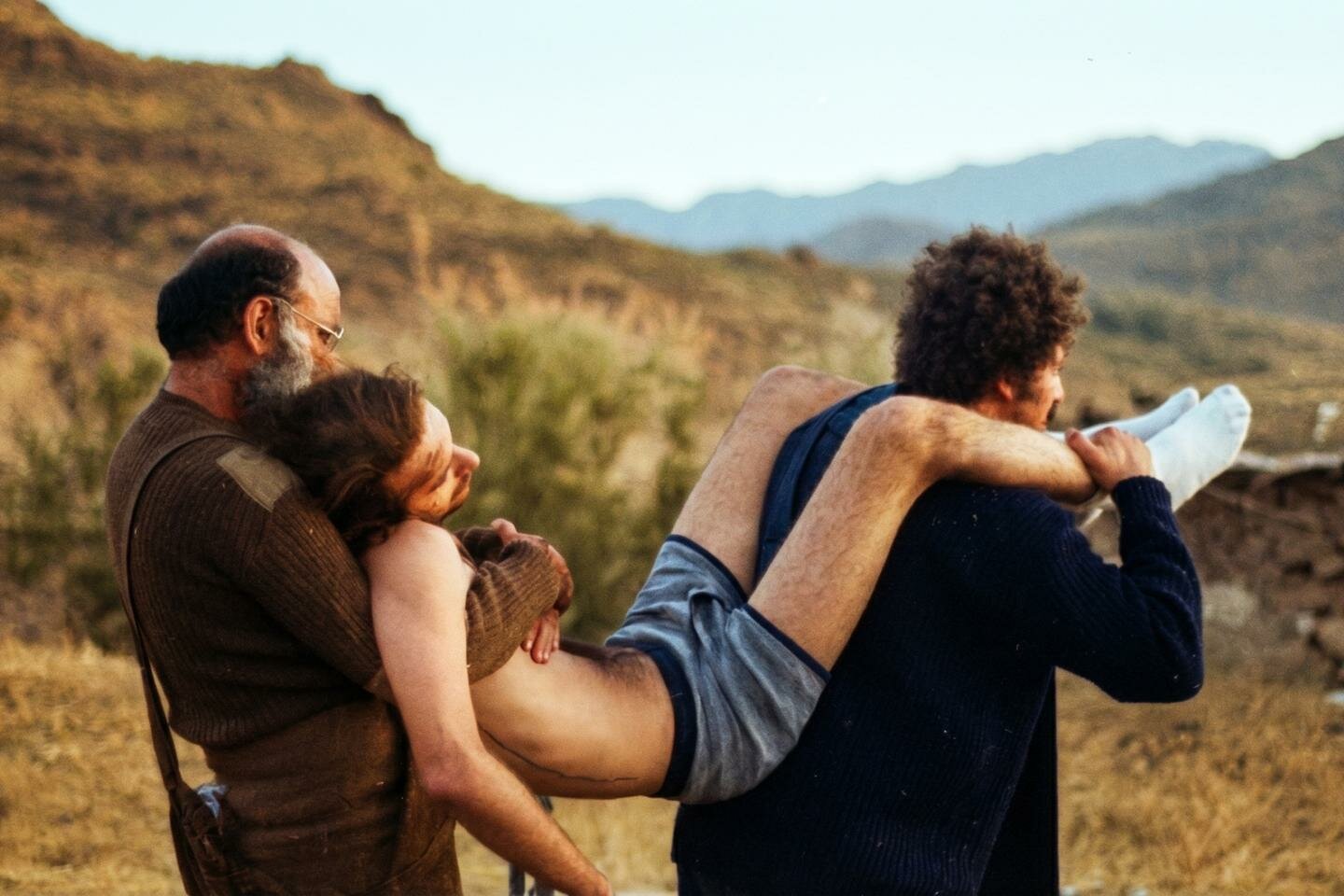 Living Twice, Dying Thrice (2026), recensione film: meglio morire ricchi che vivere poveri