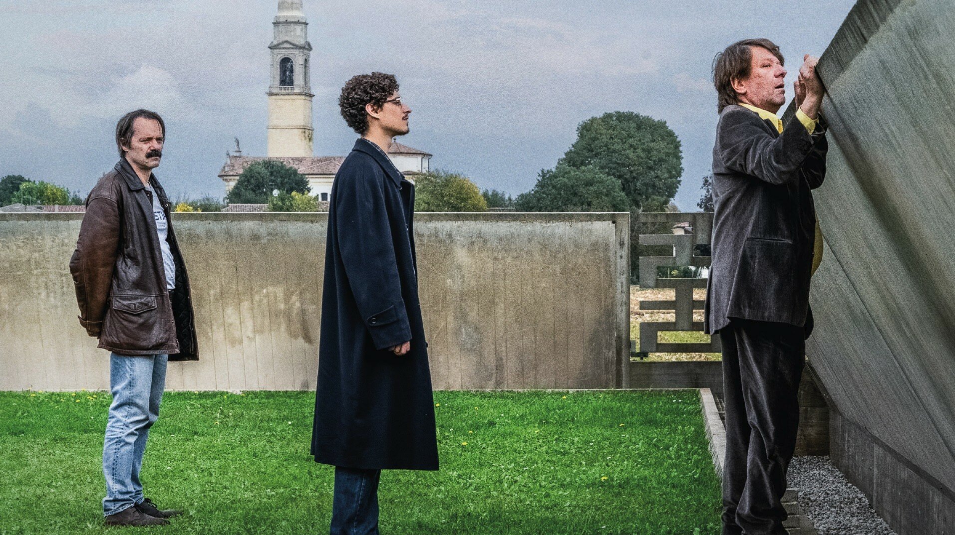 Le città di pianura (2025), recensione film: la malinconia veneta arma di critica sociale