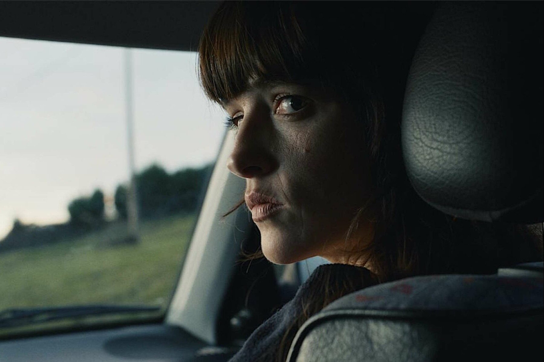 Fantasma in guerra (2025), recensione film: infiltrazione, terrorismo e tensione costante