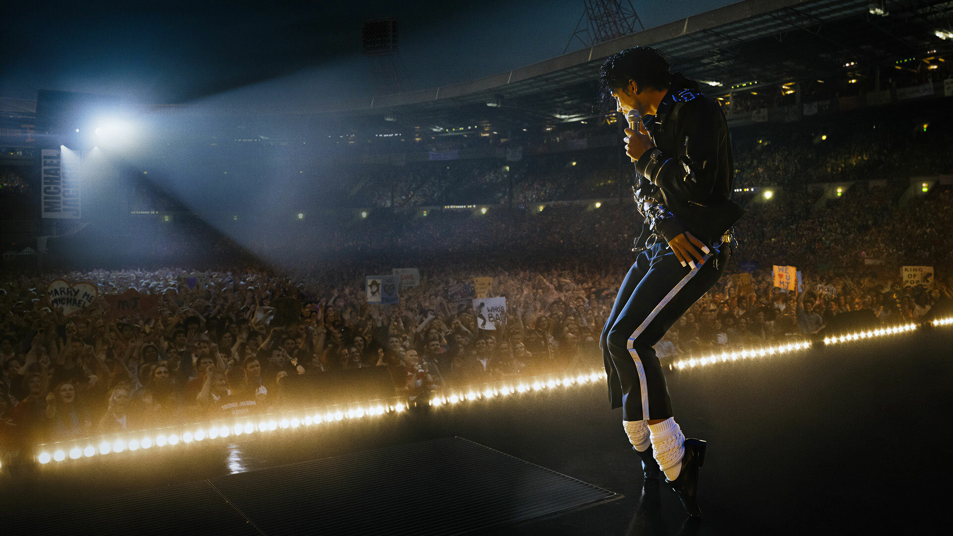 Michael (2026), recensione film: il biopic che illumina il palco e lascia in ombra Michael Jackson