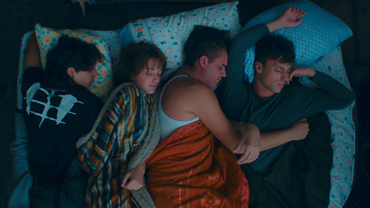 Un anno di scuola (2025), recensione film: adolescenza, tempo e primi amori