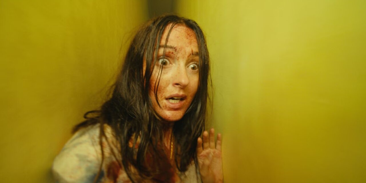 Backrooms (2026), recensione film: l’incubo nato su YouTube arriva in sala