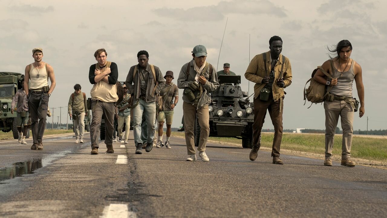 The Long Walk (2025), recensione film: una marcia verso la morte senza vie di fuga