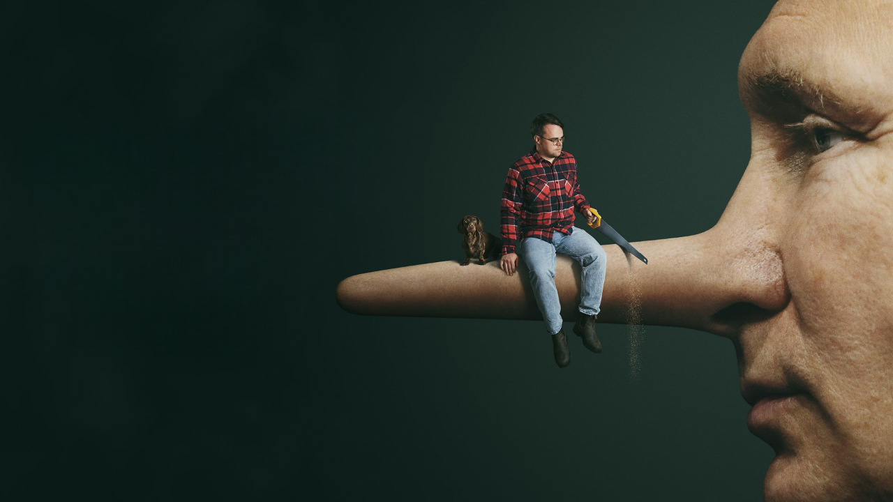 Mr Nobody Against Putin (2025), recensione film: un uomo contro la propaganda russa