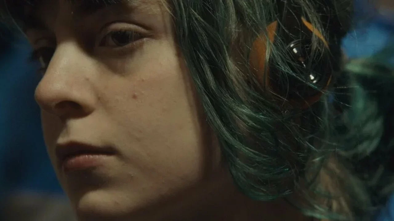 Tear Gas (2026), recensione film: una famiglia divisa in un Paese diviso