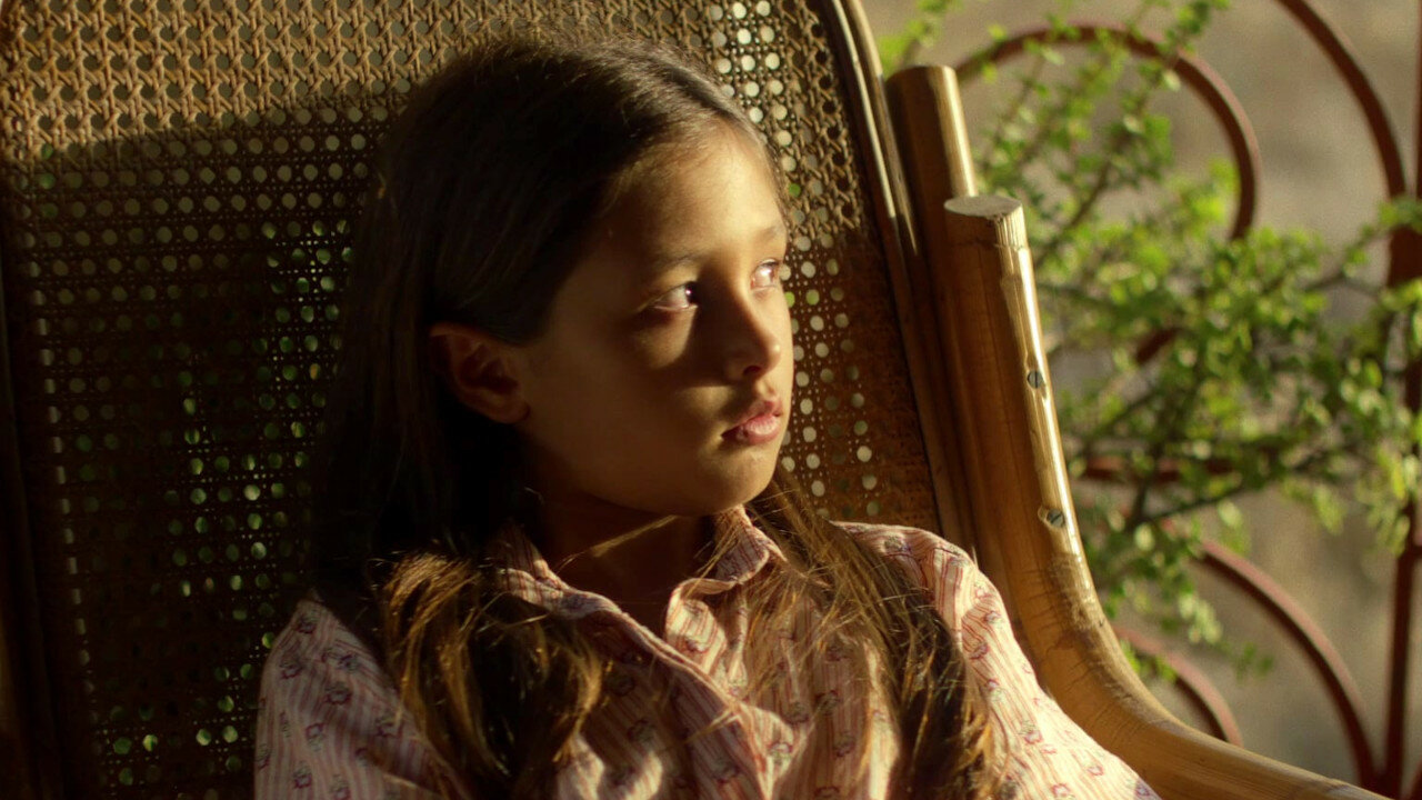 L'estate che finì due volte (2026), recensione film: bambini e fantasmi in una Sardegna estiva disabitata