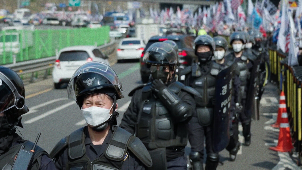 The Seoul Guardians (2026), recensione film: un popolo in difesa della democrazia