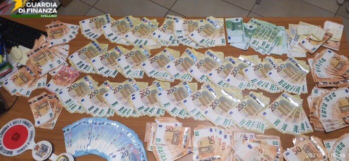 Erano nullatenenti, ma avevano auto e barche di lusso: scoperto giro miliardario di fatture false a Solofra. 8 arresti