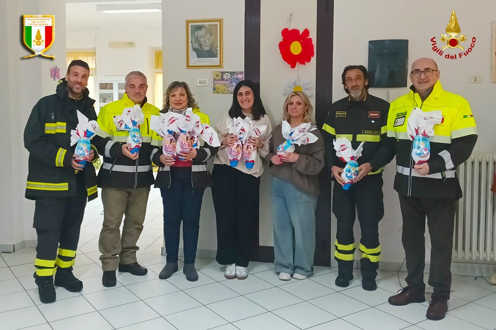 I Vigili del Fuoco in visita alla Casa Rifugio &ldquo;Antonella Russo&rdquo; nel segno della solidariet&agrave;: regalate uova pasquali agli ospiti della struttura