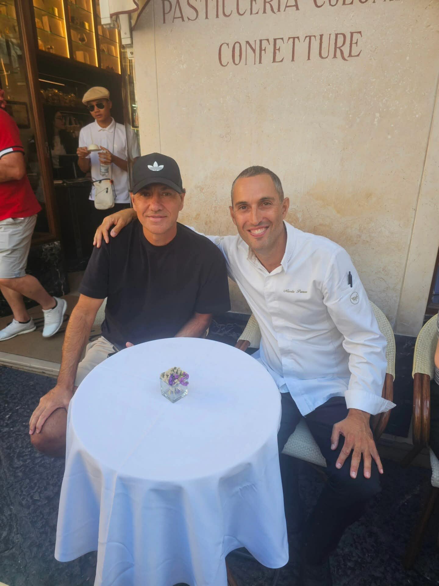 Pausa dolce per Alessandro Nesta alla Pasticceria Pansa di Amalfi