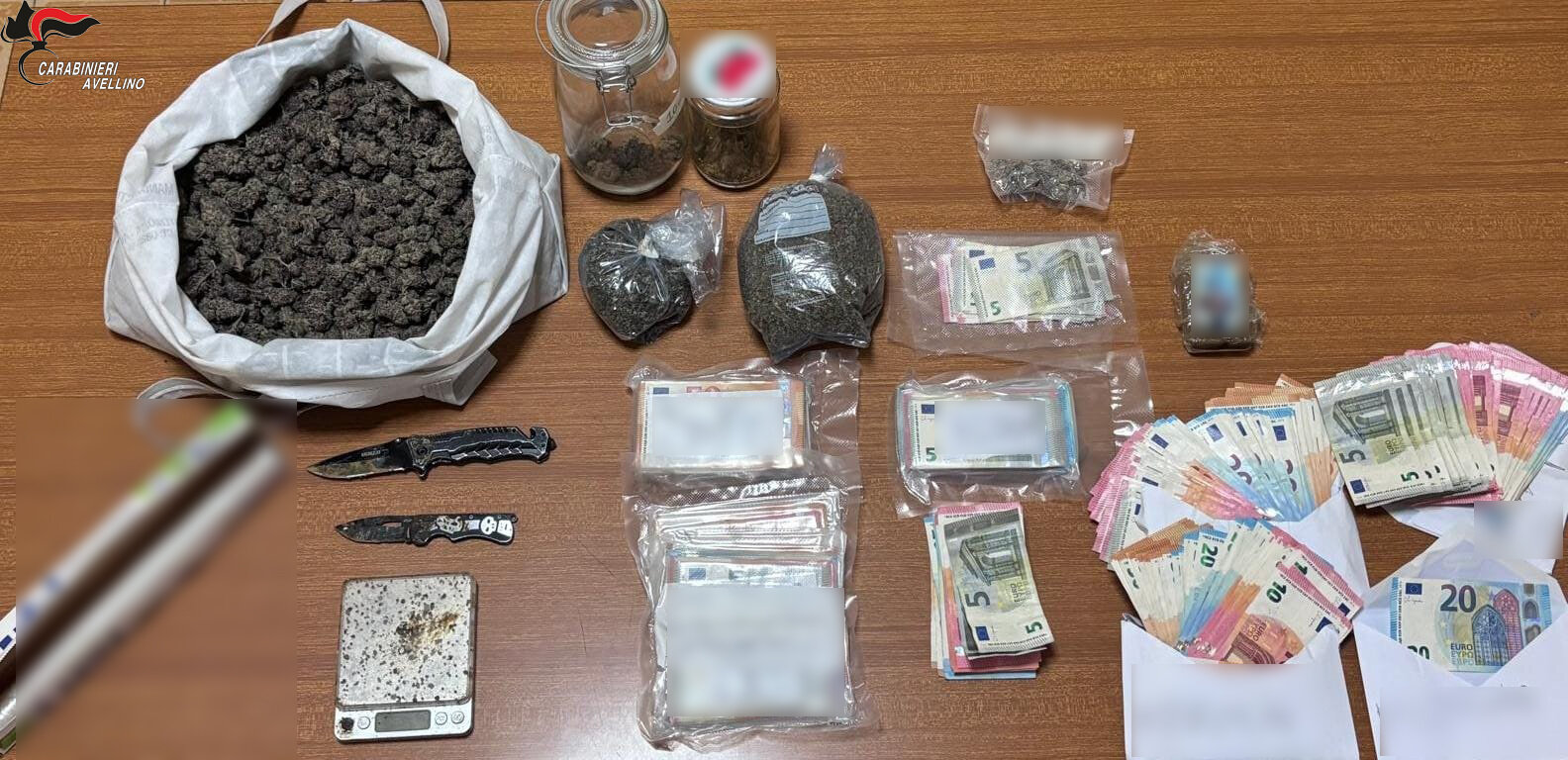Trovato con un chilo di droga e 23mila euro: in manette 23enne di Aiello del Sabato