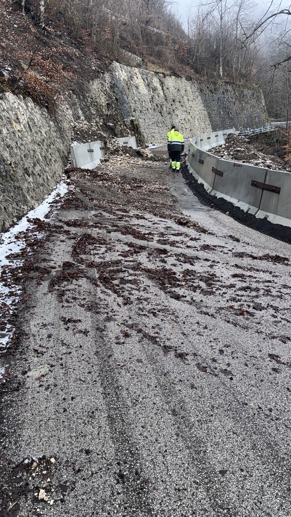 Rocciatori a lavoro per riaprire il Santuario di Montevergine entro Pasqua