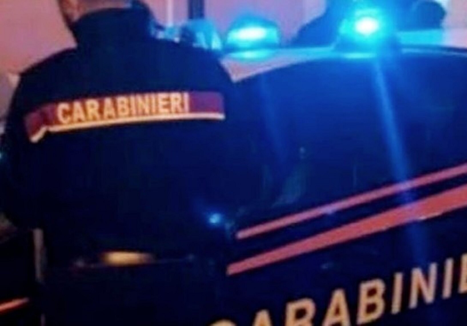 Rissa in un locale: 19enne di Mugnano del Cardinale colpito alla testa con una bottiglia di vetro. Accoltellata la fidanzata 18enne