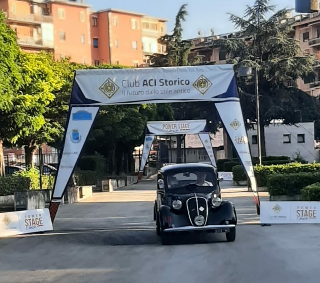 Successo per la Mille Curve: trionfa la Fiat 600 del 1955 sui tornanti irpini