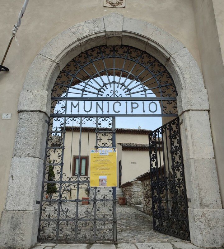 Elettrodotto Terna, raccolta firme a Montefusco. Il sindaco Santangelo: "Metteremo in campo tutte le azioni necessarie per tutelare la nostra comunit&agrave;"