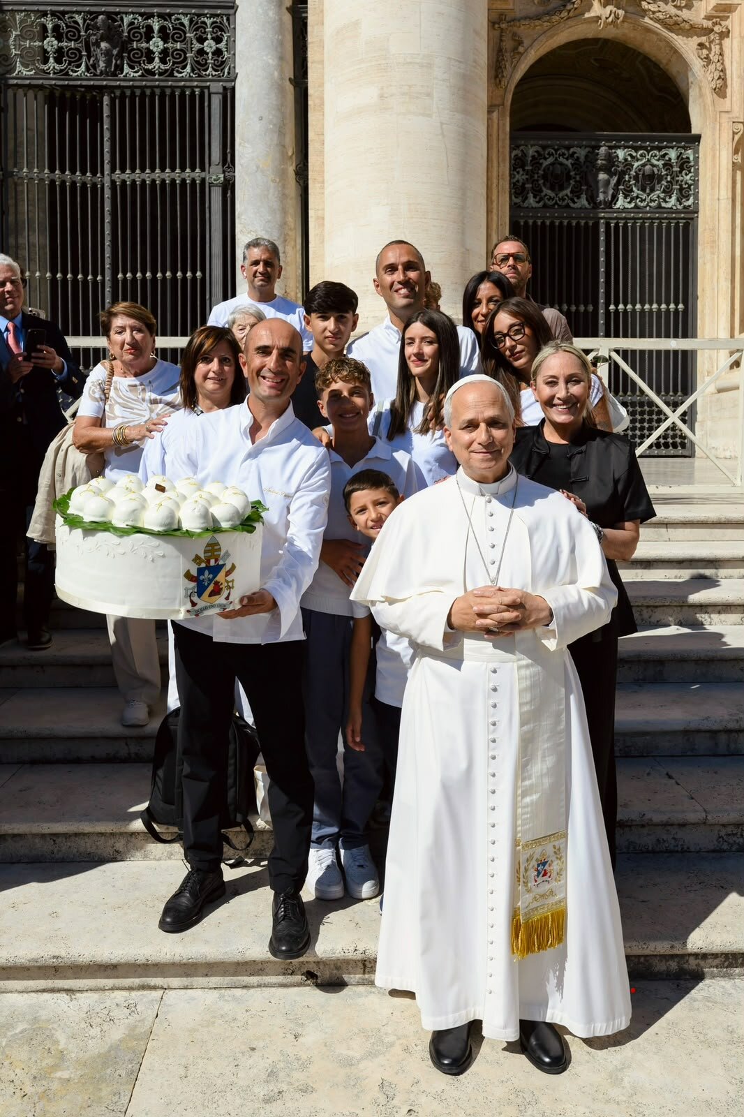 La Pasticceria Pansa di Amalfi in udienza dal Papa: in dono una torta