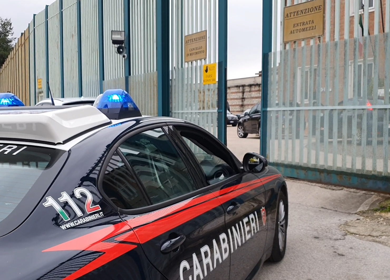 Sferra un pugno al volto della madre, in carcere 25enne
