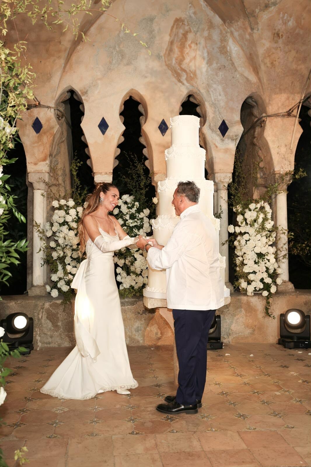 Ilary Blasi e Bastian Müller, dietro la monumentale torta c’è Sal De Riso: «Ilary mi ha scelto per il suo giorno speciale»