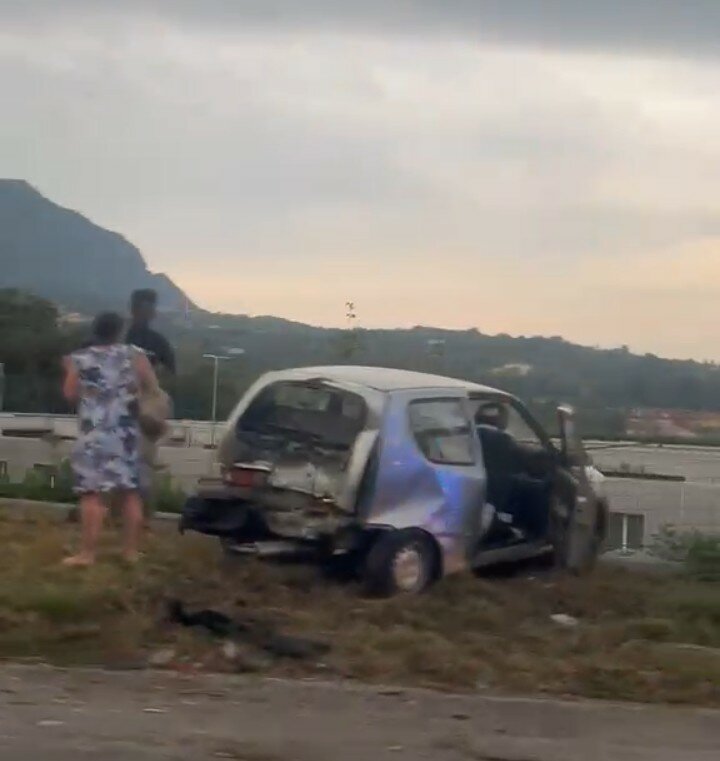 Scontro tra un camper e una Fiat 600 sulla provinciale Avellino-Mercogliano: due feriti