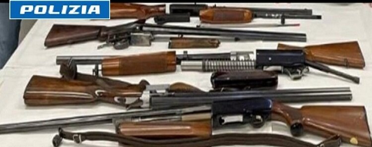 Ruba fucili e oggetti preziosi in un appartamento di Avellino: arrestato 27enne georgiano