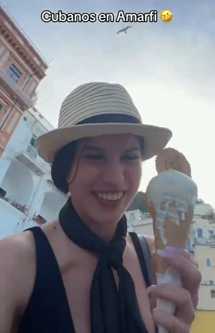 Cinquanta euro per quattro gelati ad Amalfi: il video della turista cubana diventa virale su TikTok