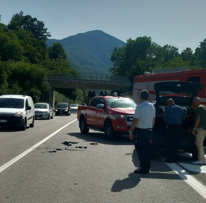 Schianto sull'Ofantina tra furgone e moto: ferito centauro 30enne di Teora