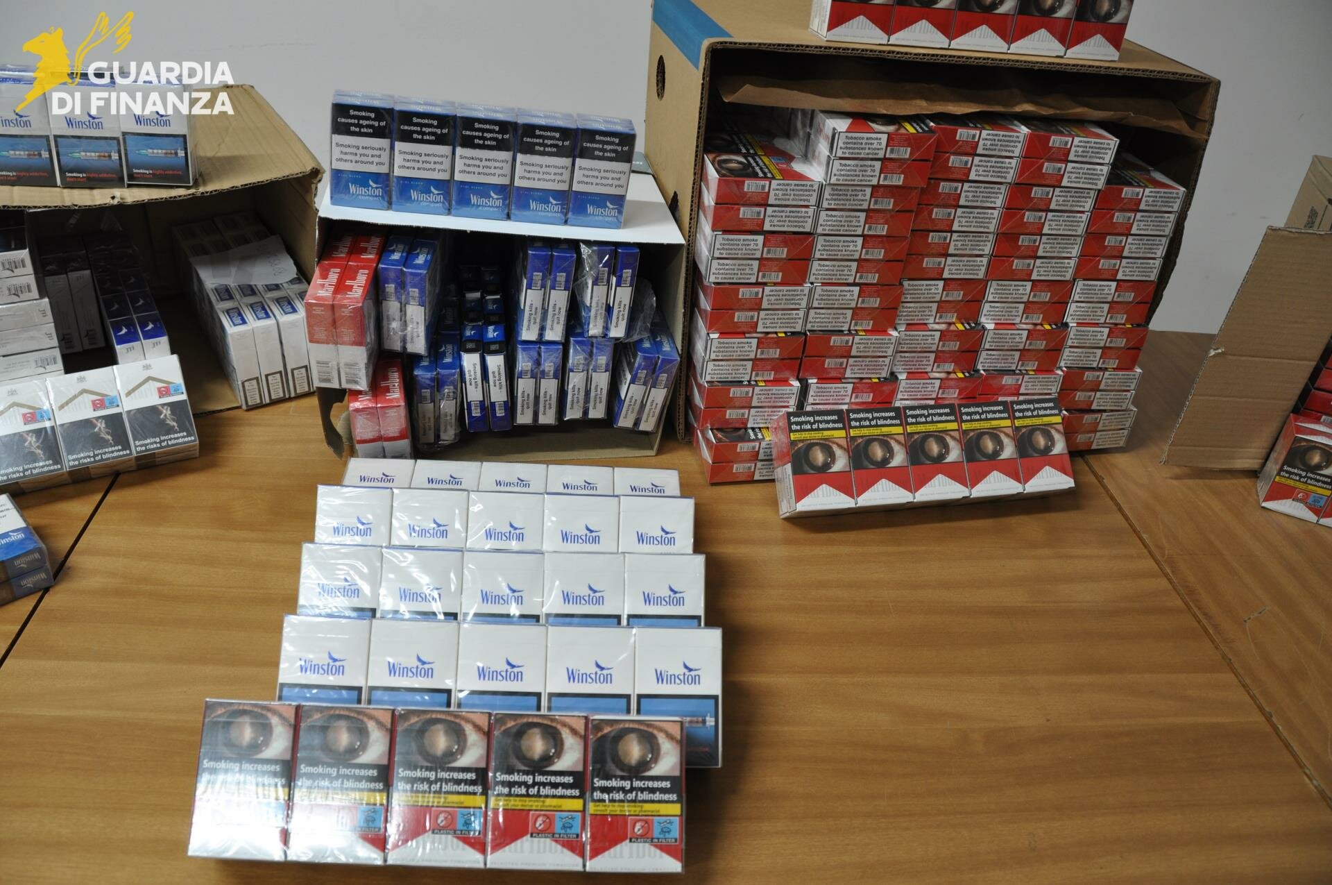 Preso nell'area del mercato di Atripalda con 22 chili di sigarette di contrabbando: arrestato
