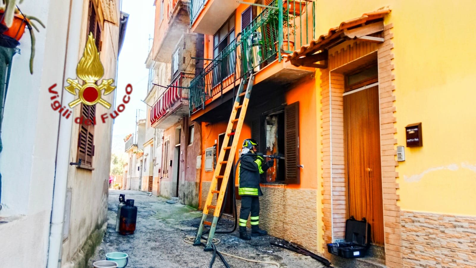 Scoppia l'incendio in un'abitazione: ustionata gravemente una donna di 65 anni. &Egrave; accaduto a Taurano
