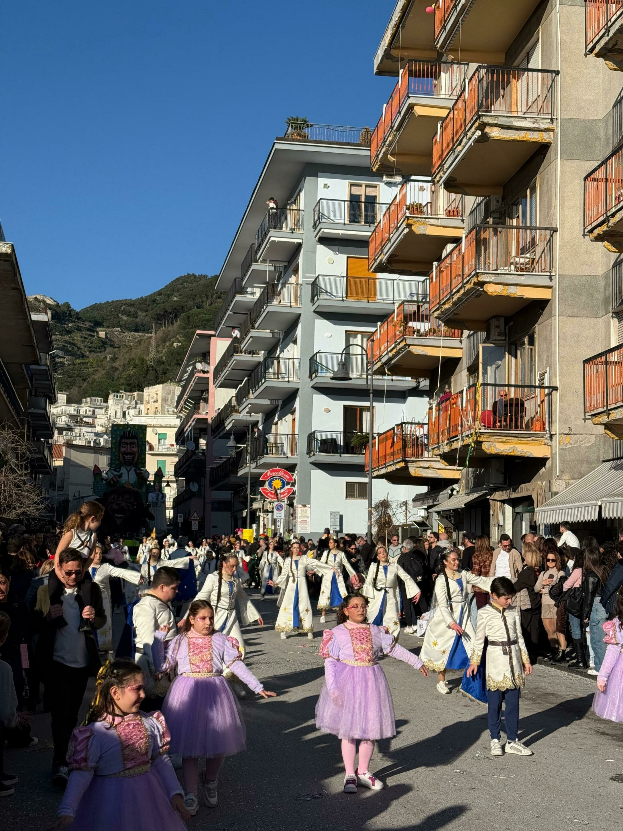 Il Gran Carnevale Maiorese riaccende la Costa d’Amalfi: spettacolo, partecipazione e voglia di festa