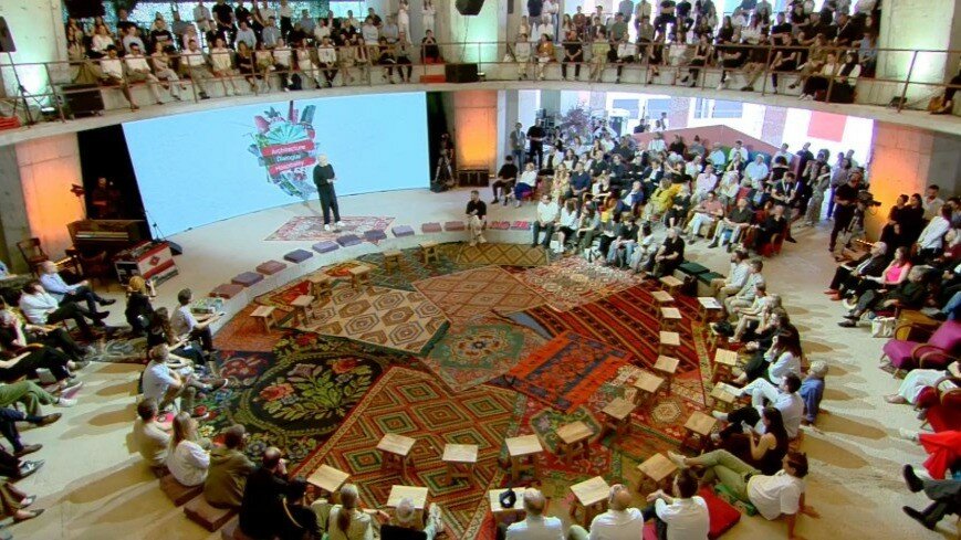 Arkitektët si Ushtarë: Kur Arkitektura Bëhet Vegël e Pushtetit