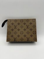 toilette-monogram-reverse