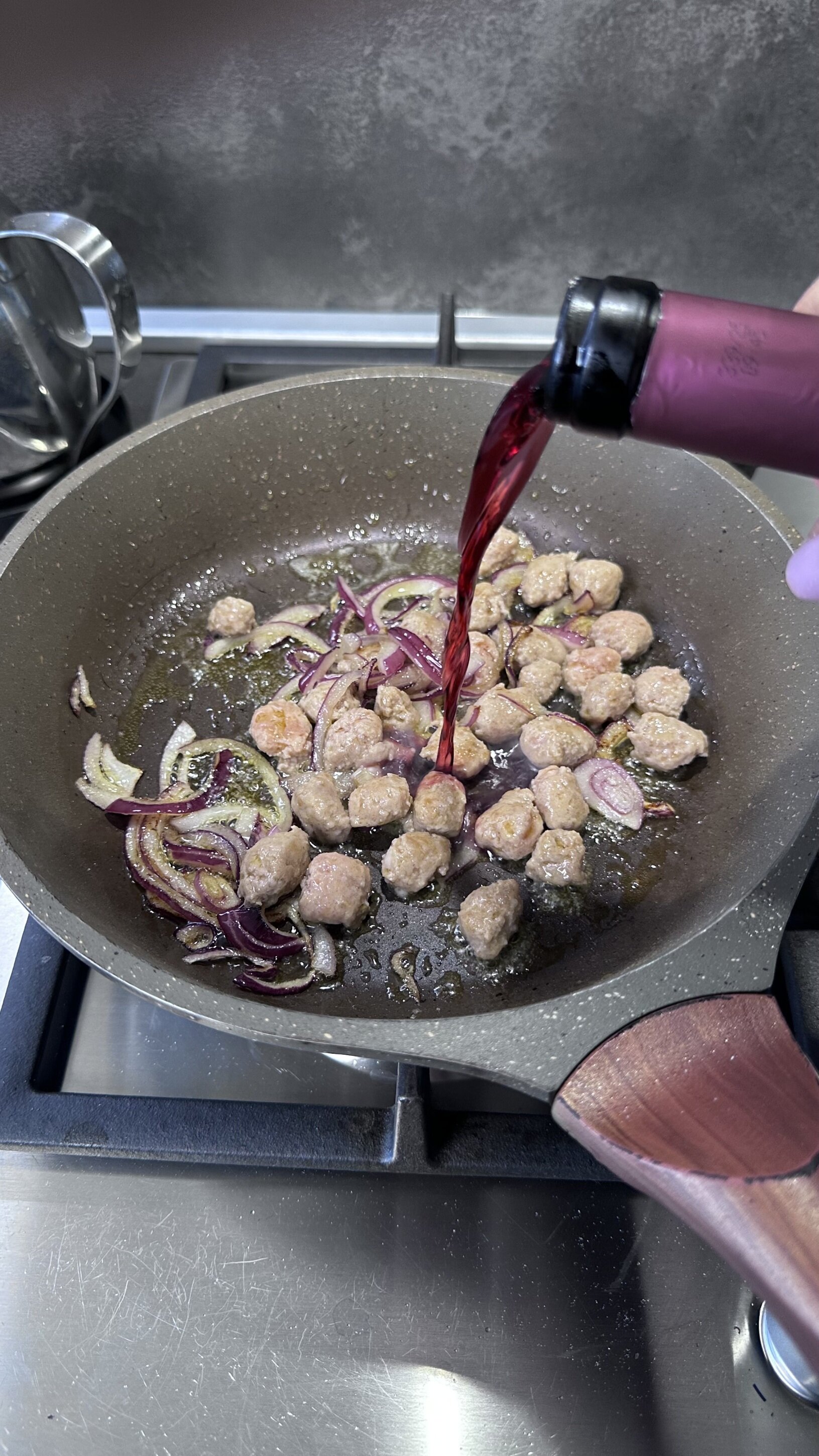 salsiccia-e-vino.jpeg