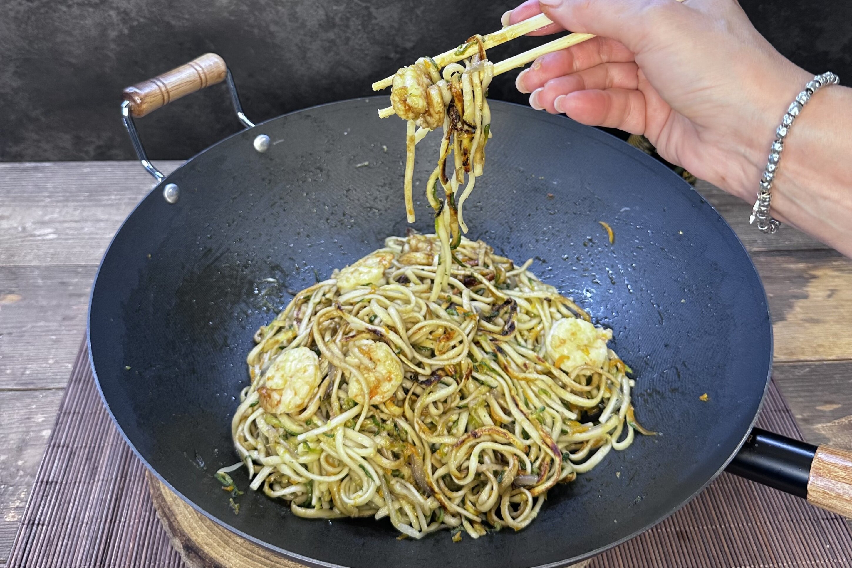 Noodles con verdure e mazzancolle ricetta facile e veloce