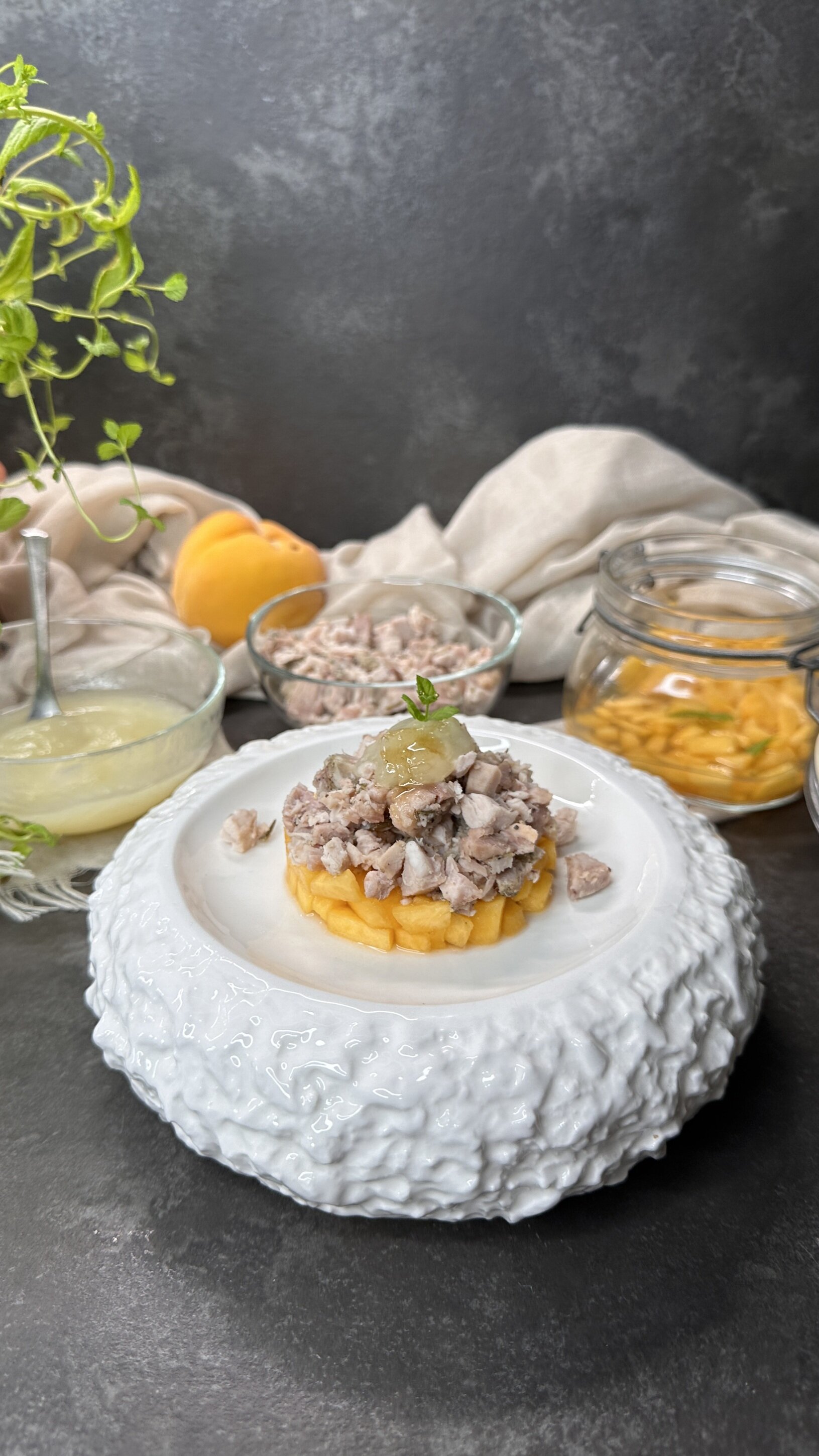Tartare di porchetta con gel al limone