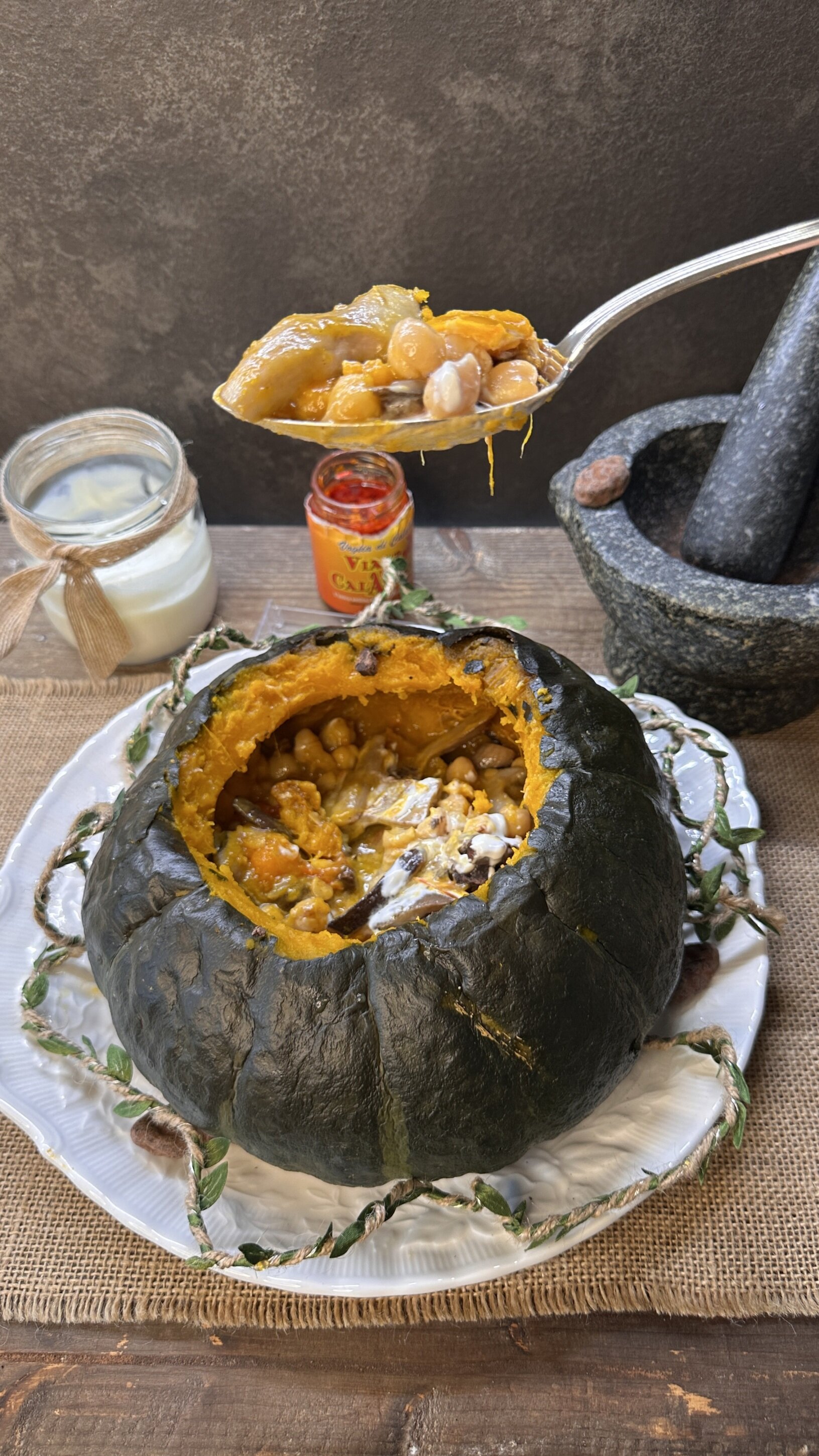 Zucca ripiena con ceci e funghi