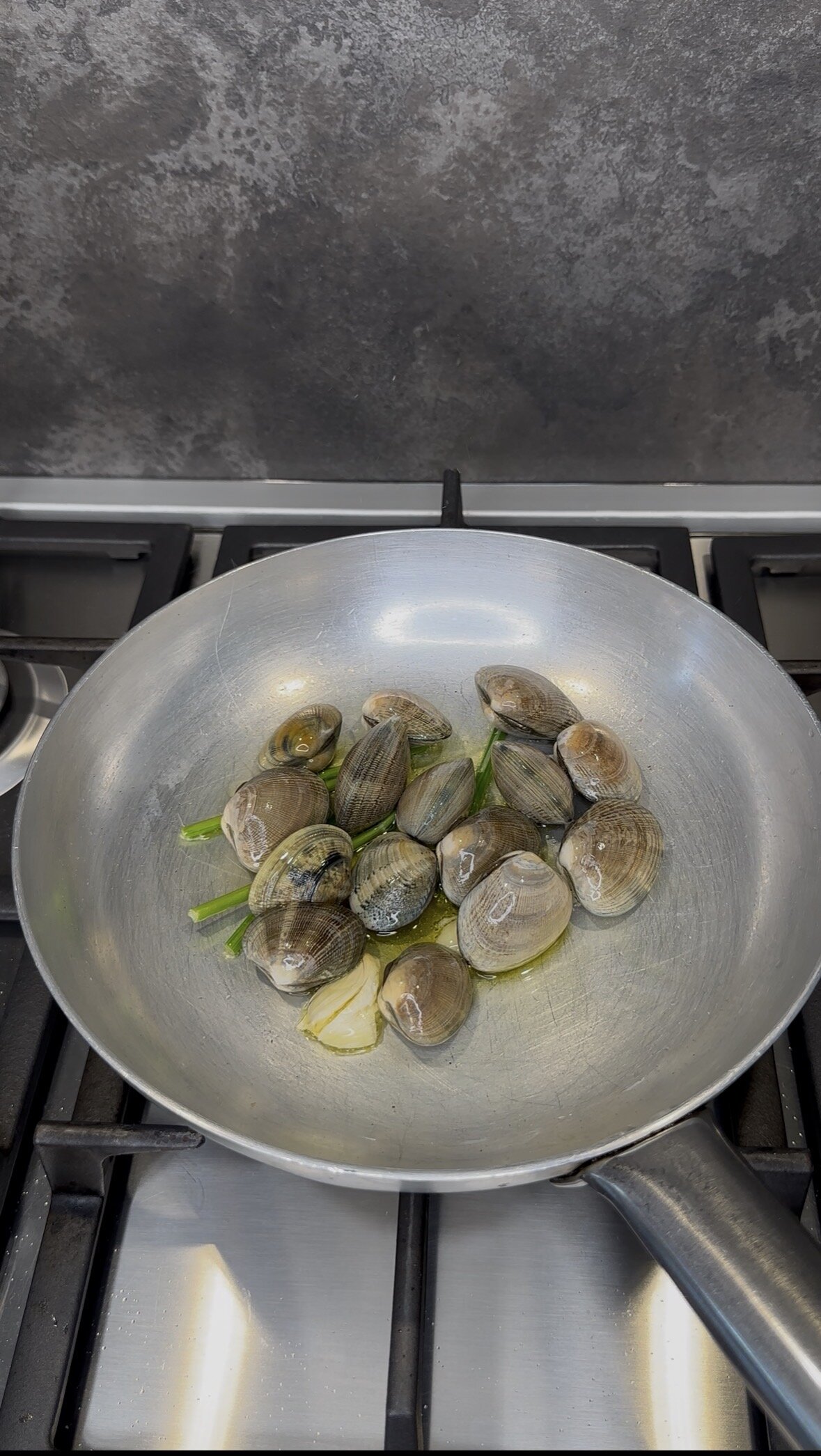 vongole-in-padella.jpeg vongole-in-padella.jpeg