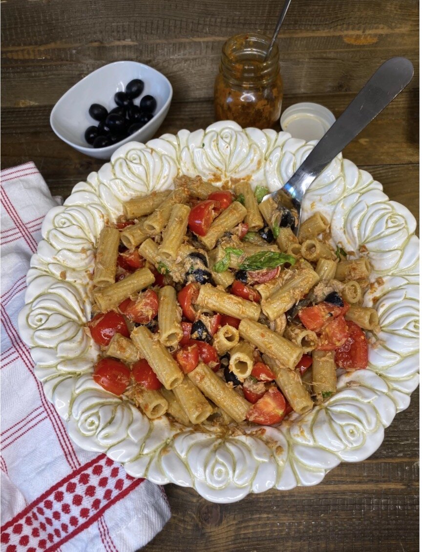 Insalata di pasta integrale ricetta con tonno e pesto di pomodori secchi