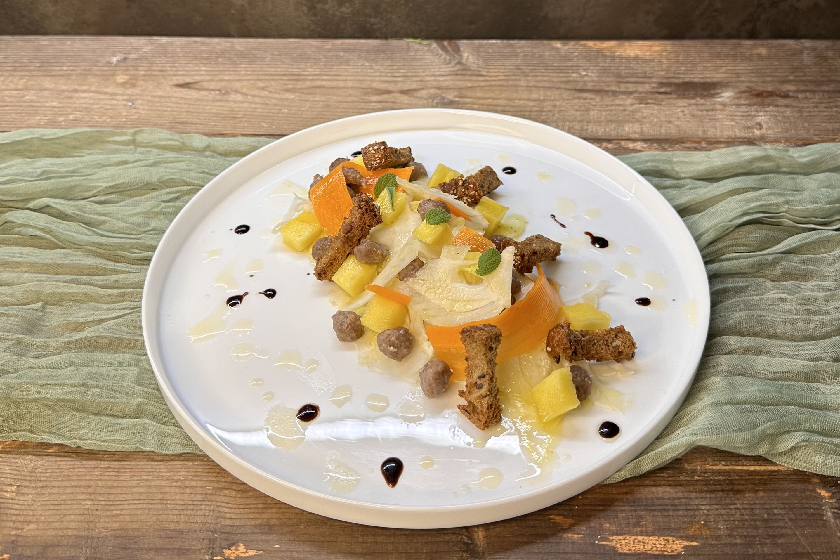 Insalata di finocchi mango e polpettine