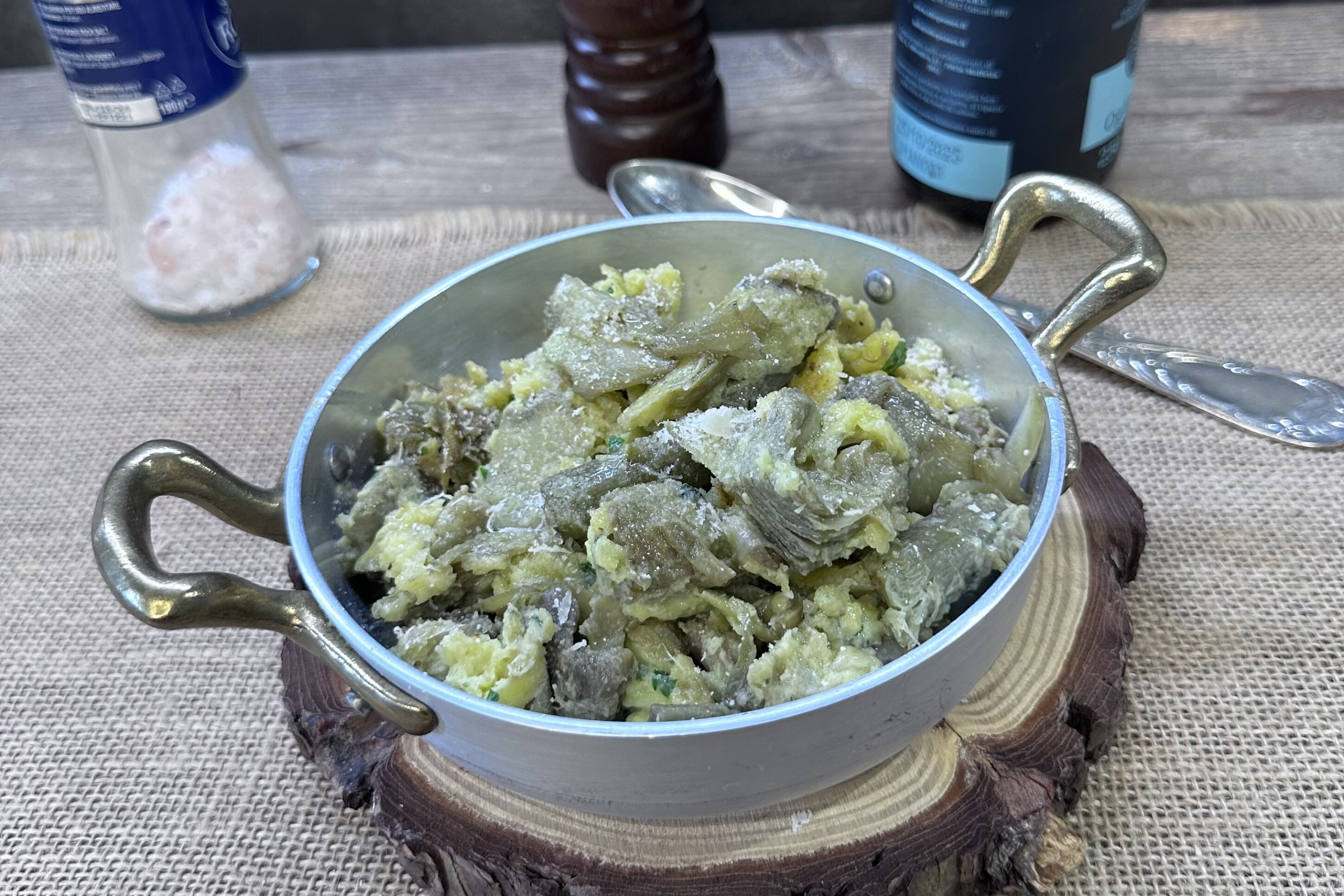 Carciofi e uova strapazzate