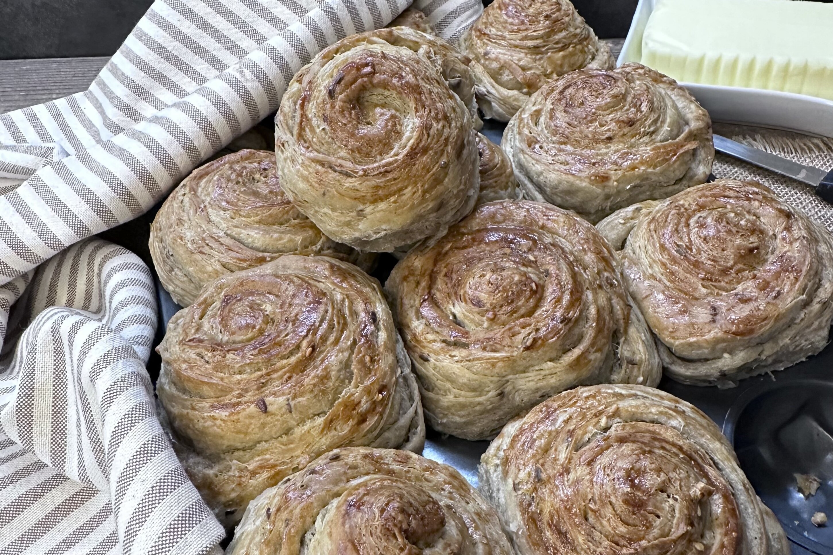 Panini sfogliati ai cereali: soffici dentro croccanti fuori