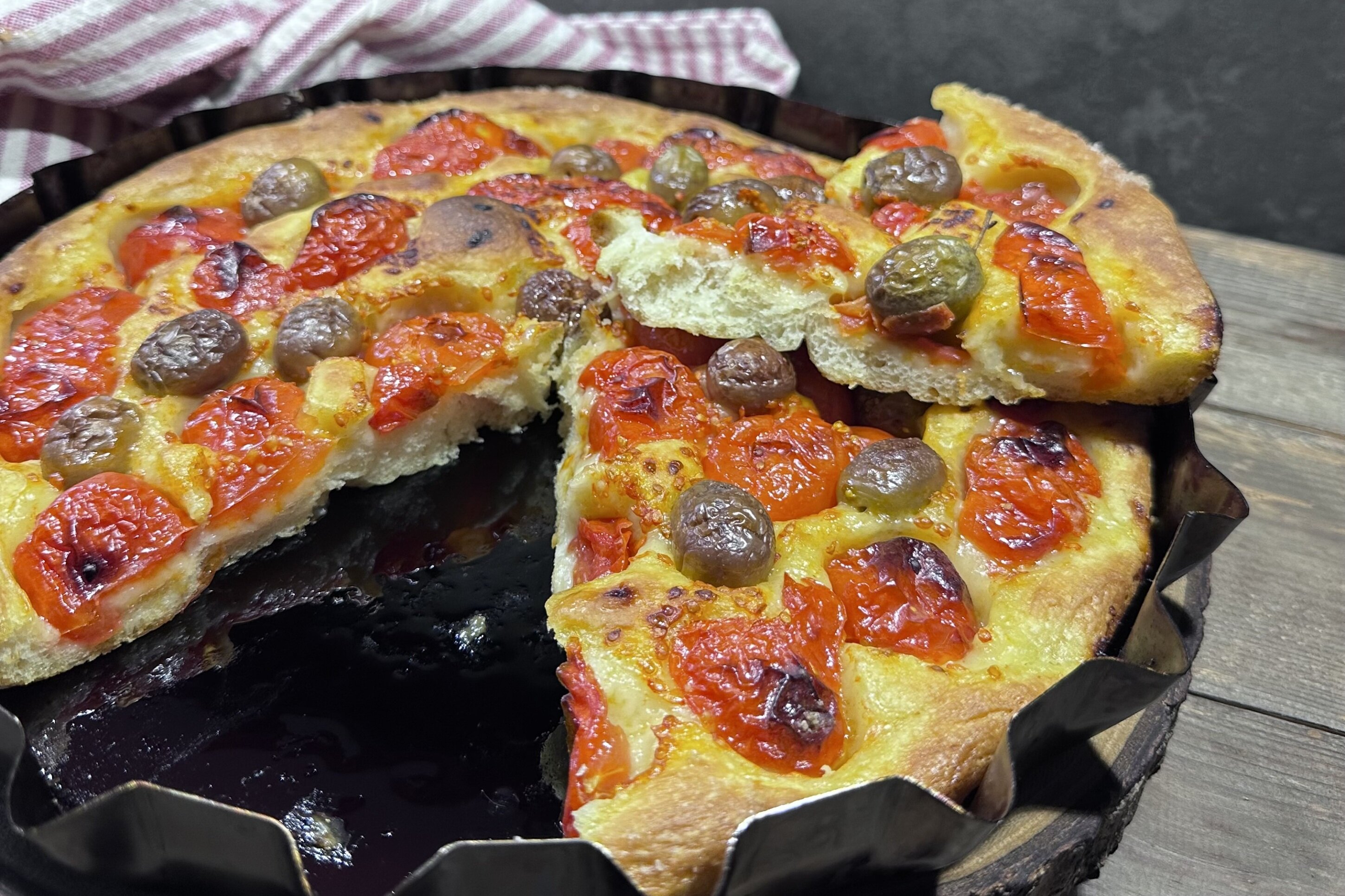 focaccia-barese-fetta.jpeg