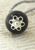 ciondolo-su-coccu-8-mm