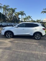 mg-hs-15-benzina-luxury