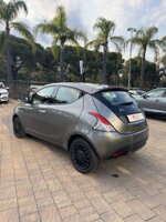 lancia-ypsilon-10-bzhybrid-eco-chic