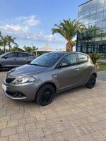 lancia-ypsilon-10-bzhybrid-eco-chic
