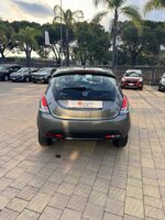 lancia-ypsilon-10-bzhybrid-eco-chic