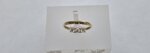 anello-con-veretta-a-tre-zirconi-in-oro-giallo-e-pave-in-18-carati-ref599