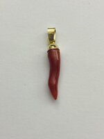 ciondolo-unisex-con-cornetto-di-corallo-e-oro-giallo-750-18-kt-ref618