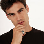 anello-uomo-sigillo-e-cristalli-neri-in-acciaio-steel-spark-tj3981-breil