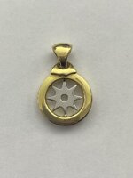 ciondolo-donna-con-sole-in-oro-bianco-e-giallo-in-oro-giallo-750-18-kt-ref588